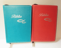 Detail Biblia so zipsom modrá červená