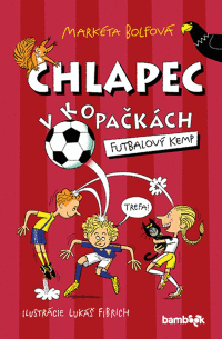 Chlapec v kopačkách - futbalový kemp